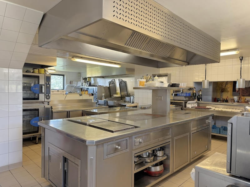 Maison - 410 m² - 9 pièces