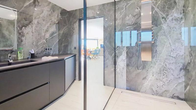 Maison - 263 m² - 8 pièces