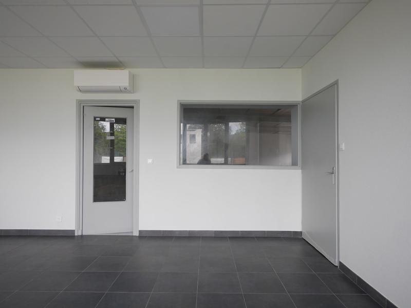 Local d'activités - 246 m² - 3 pièces