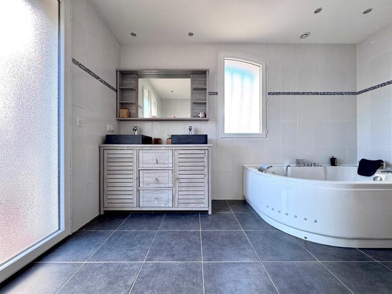 Villa - 170 m² - 6 pièces