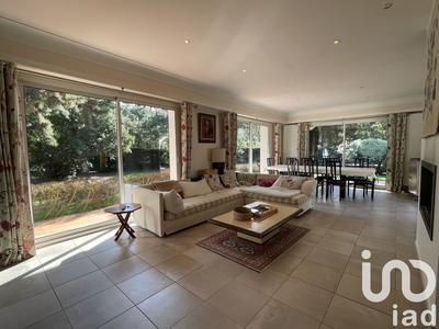 Maison - 290 m² - 12 pièces