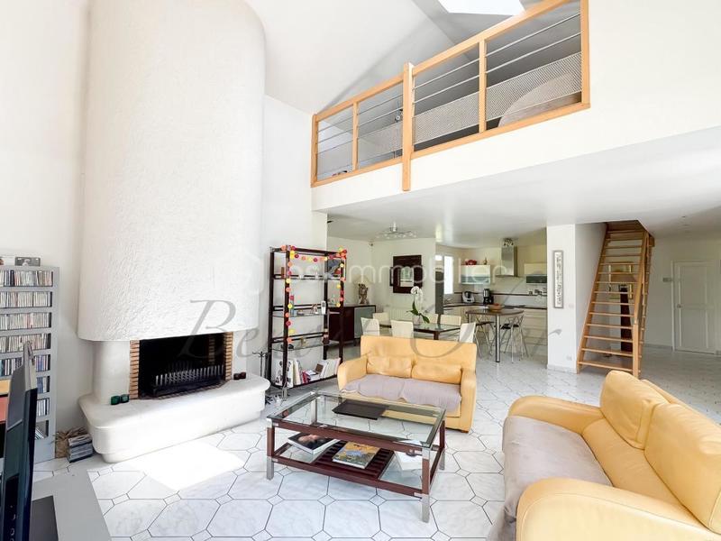 Maison - 227 m² - 9 pièces