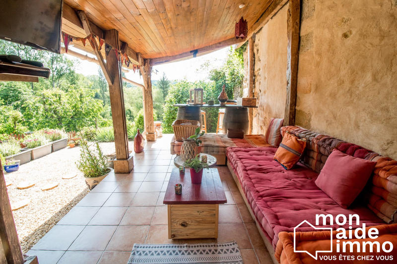 Maison - 240 m² - 15 pièces