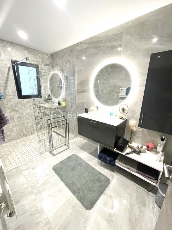 Maison - 170 m² - 5 pièces