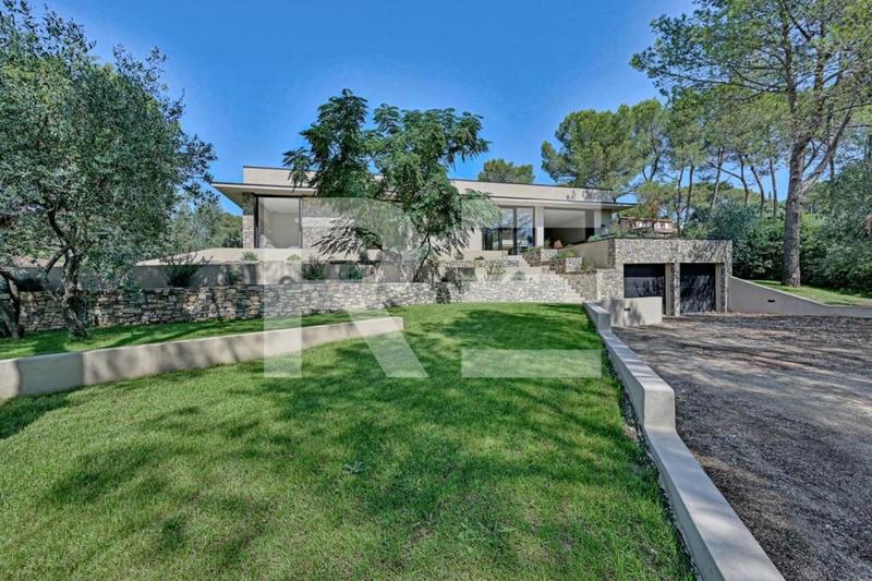 Villa - 240 m² - 6 pièces