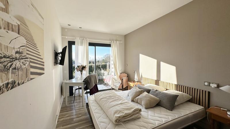 Propriété - 350 m² - 11 pièces