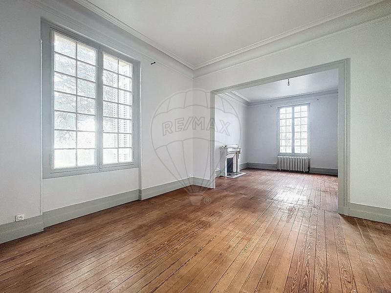 Maison - 219 m² - 8 pièces