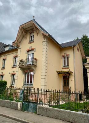 Maison - 217 m² - 8 pièces
