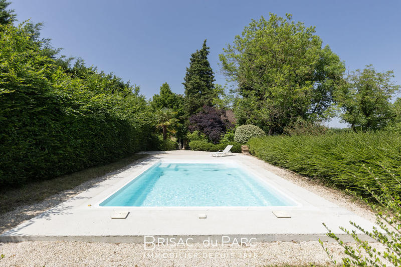 Maison - 379 m² - 9 pièces