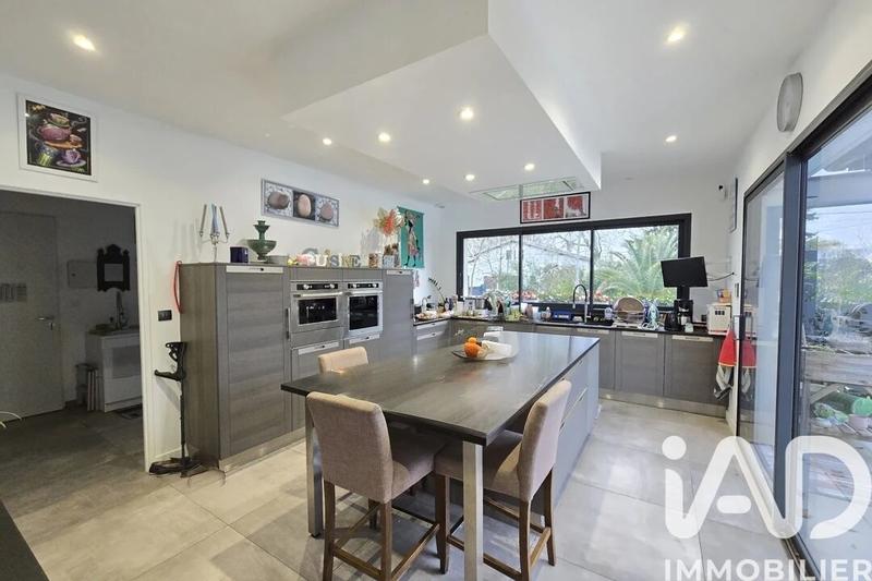 Maison - 271 m² - 6 pièces