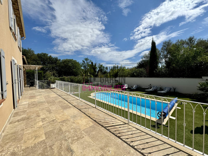 Maison - 203 m² - 7 pièces