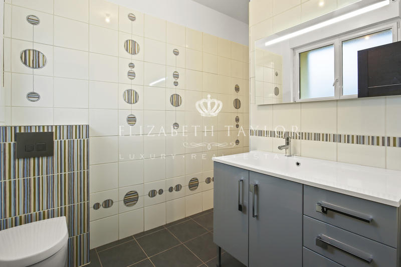 Maison - 450 m² - 11 pièces