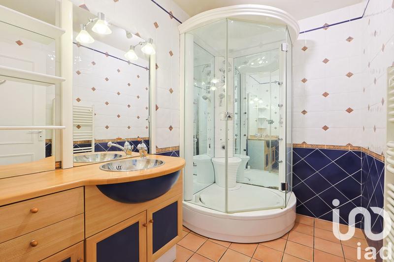 Maison - 203 m² - 9 pièces