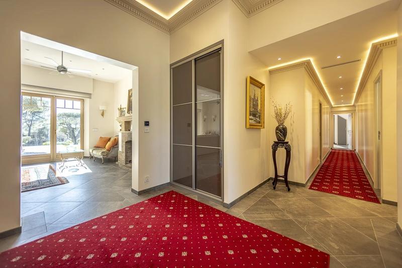 Maison - 390 m² - 12 pièces