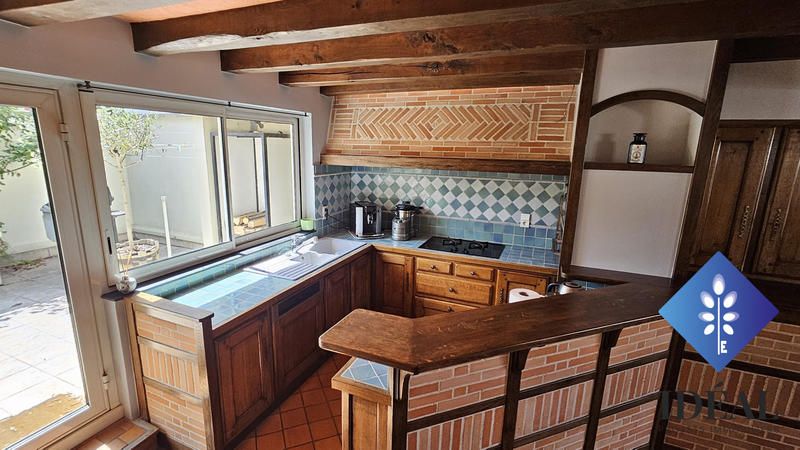 Maison - 210 m² - 6 pièces