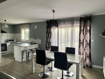Maison - 91 m² - 5 pièces