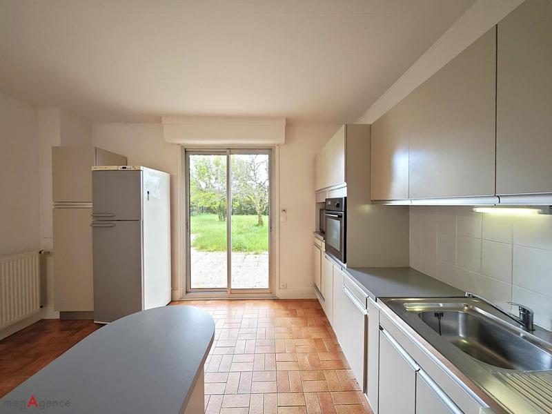 Maison - 230 m² - 10 pièces