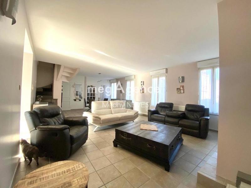 Maison - 226 m² - 8 pièces