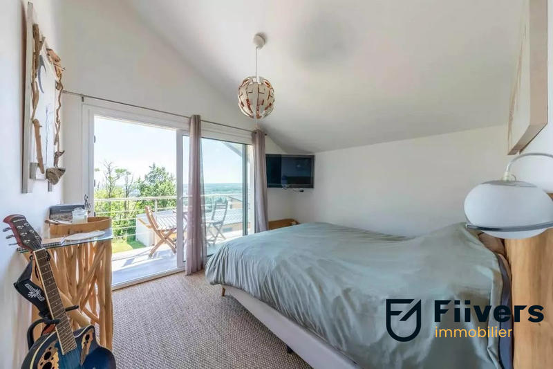 Maison - 239 m² - 8 pièces