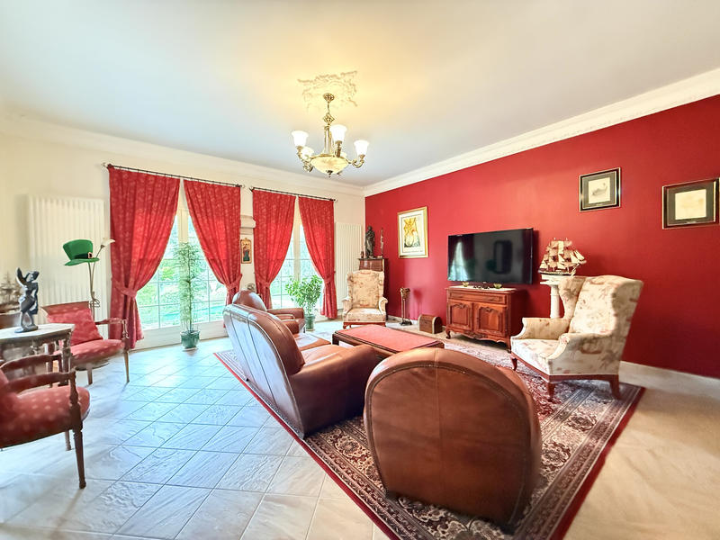 Maison - 165 m² - 9 pièces