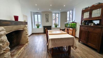 Maison - 195 m² - 7 pièces