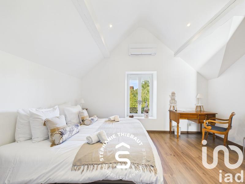 Maison - 245 m² - 9 pièces