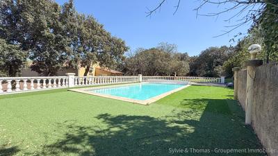 Maison - 200 m² - 9 pièces