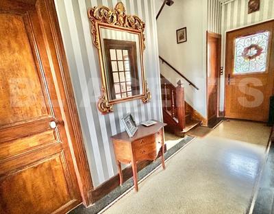 Maison - 360 m² - 13 pièces