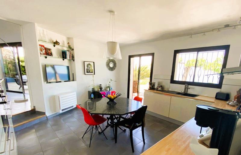 Maison - 220 m² - 6 pièces