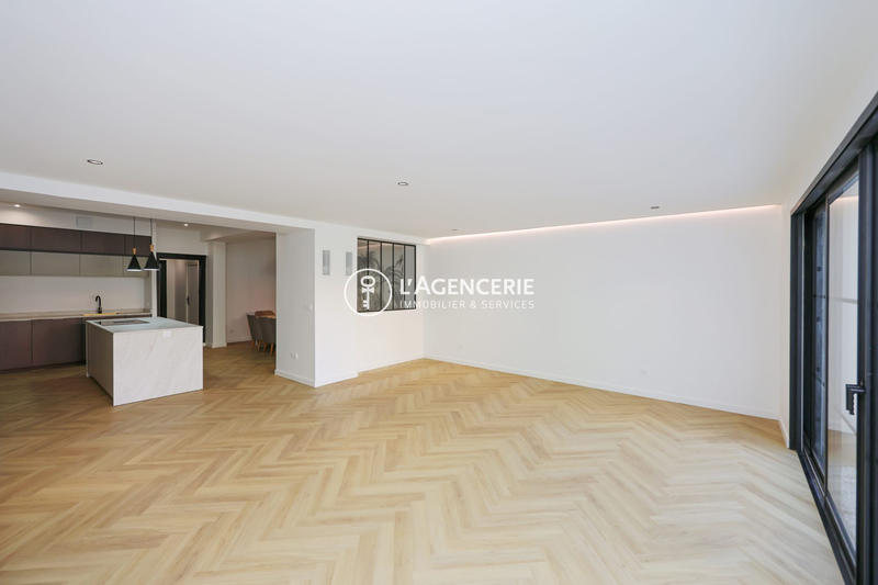 Maison - 210 m² - 7 pièces