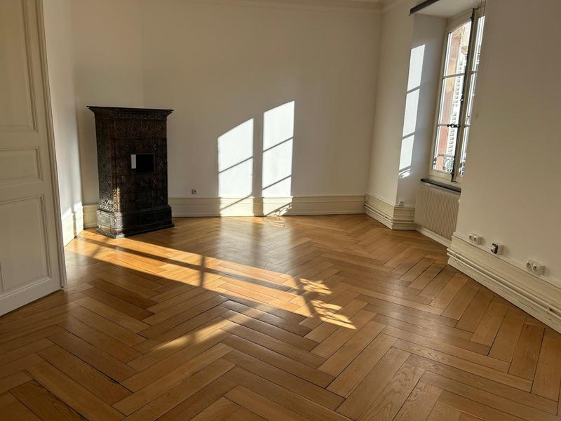 Appartement - 238 m² - 9 pièces