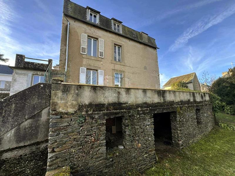 Propriété - 240 m² - 12 pièces