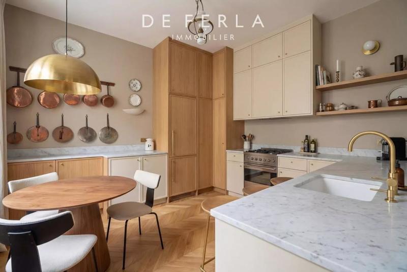 Appartement - 166 m² - 9 pièces