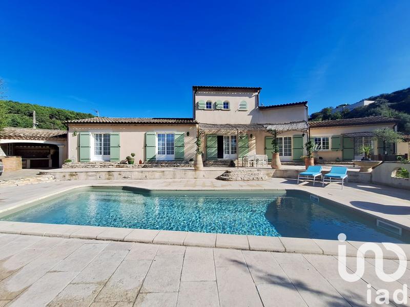 Maison - 185 m² - 5 pièces