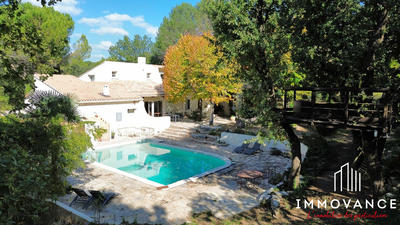 Maison - 275 m² - 8 pièces