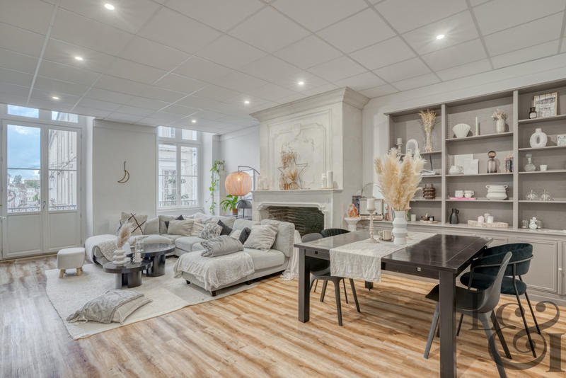 Maison - 220 m² - 5 pièces