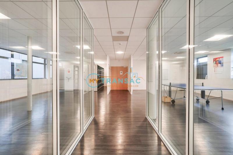 Local d'activité / Entrepôt - 3 300 m²