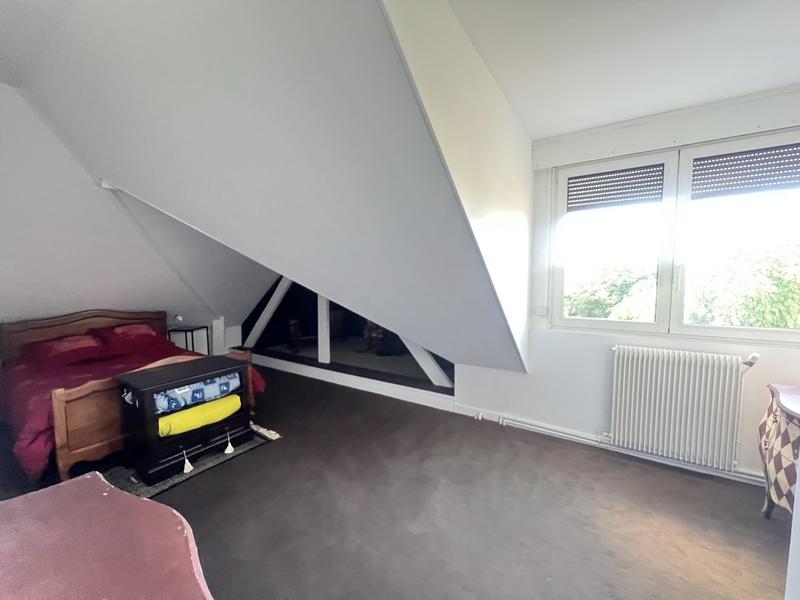 Maison - 250 m² - 6 pièces