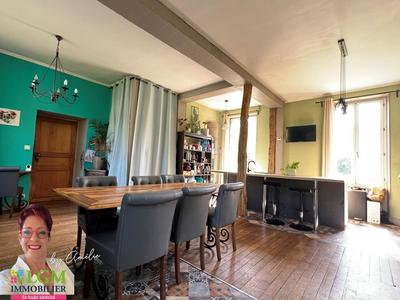 Maison - 230 m² - 6 pièces