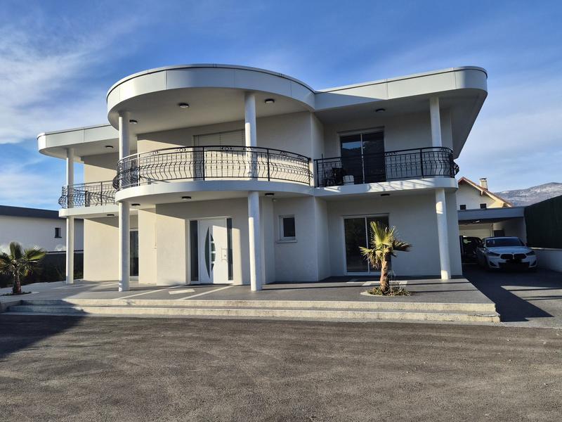 Maison contemporaine - 276 m² - 7 pièces