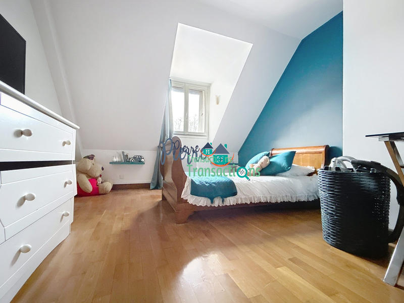 Maison - 236 m² - 7 pièces