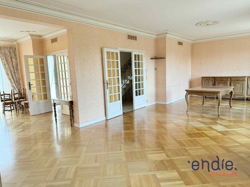 Maison - 273 m² - 6 pièces