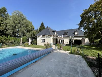 Propriété - 233 m² - 9 pièces