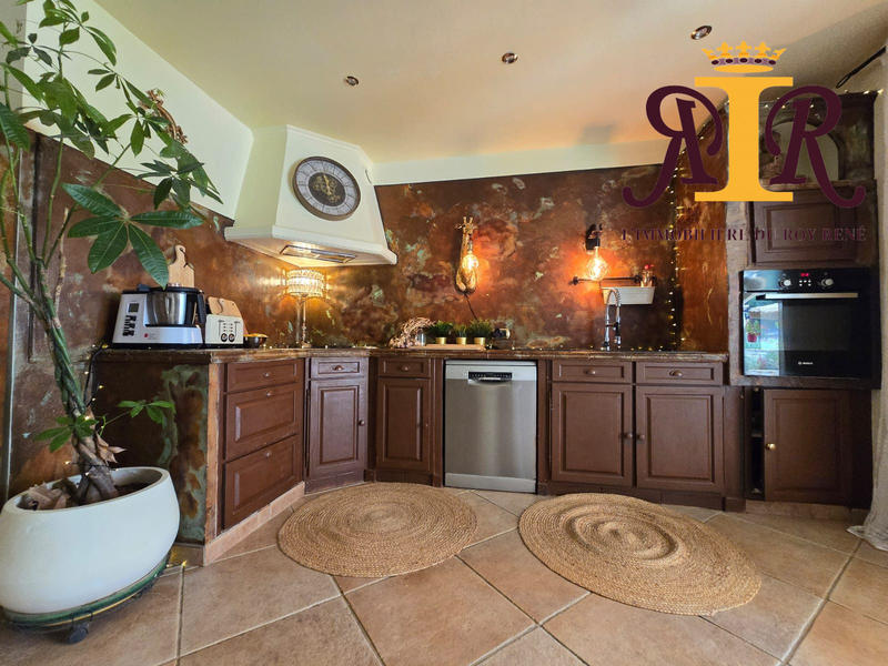 Maison - 334 m² - 10 pièces