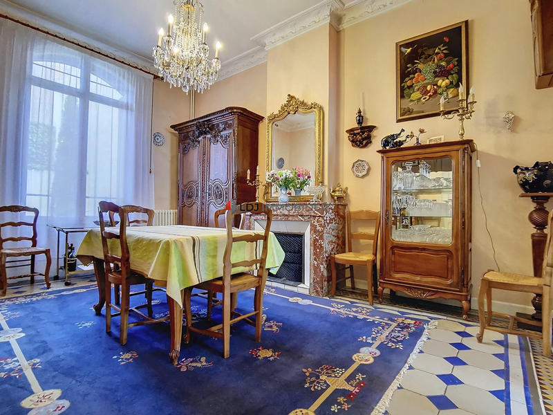 Maison - 269 m² - 10 pièces