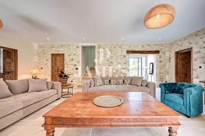 Maison - 250 m² - 5 pièces