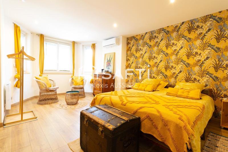 Maison - 384 m² - 12 pièces