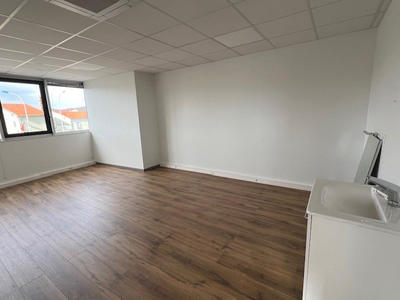 Local commercial - 82 m² - 4 pièces