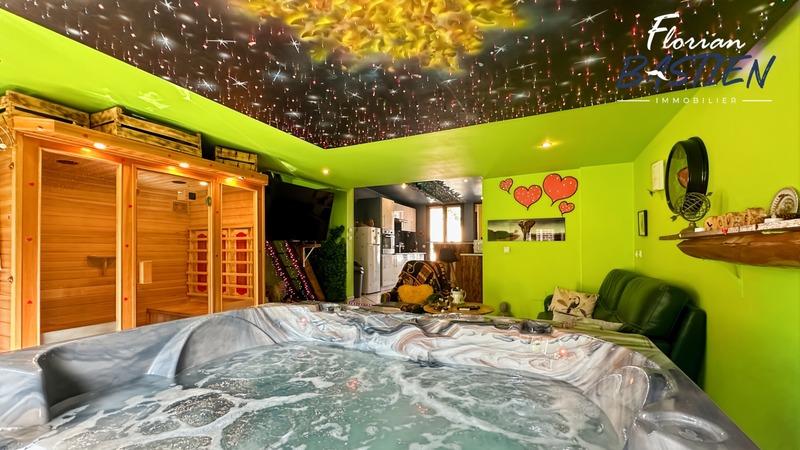 Maison - 327 m² - 15 pièces