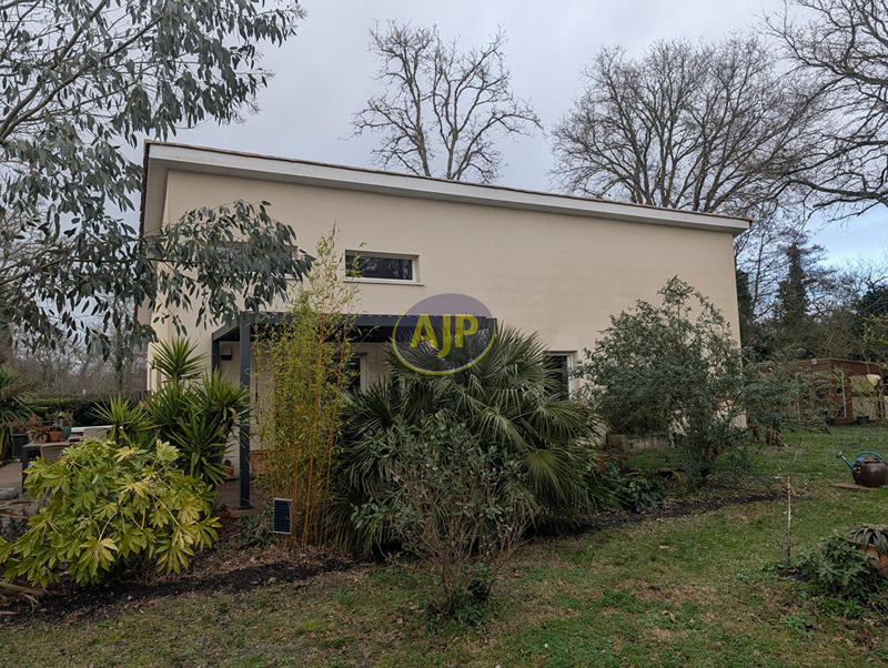 Maison - 99 m² - 5 pièces